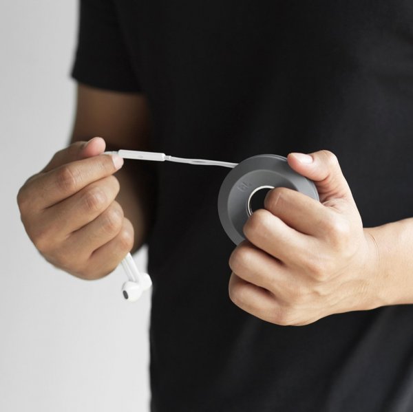 Bluelounge Cableyoyo Hörlurshållare Mörkgrå