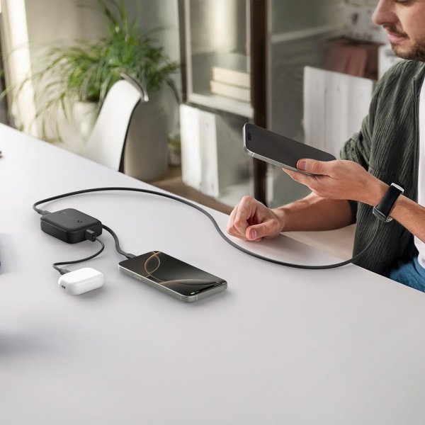 Spigen Essential Powerbank med inbyggd Kabel 10 000 mAh 30W Svart