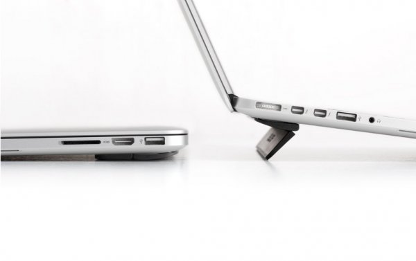 Bluelounge Kickflip MacBook Pro 15/16" Utfällbart Stöd Svart