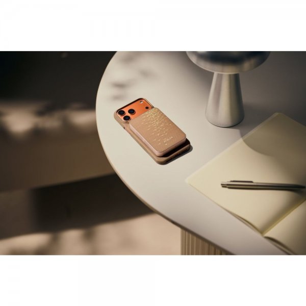 Pitaka MagSafe Powerbank Aramid Fiber 10 000 mAh Golden Glint