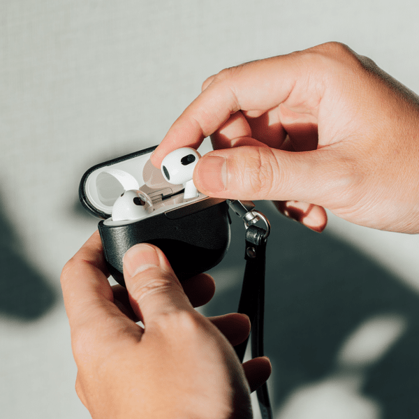 Moshi Pebbo Luxe AirPods 3 Skal PU-Läder Svart