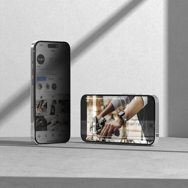Ringke iPhone 15 Pro Skärmskydd Privacy Tempered Glass Installation Jig
