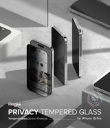 Ringke iPhone 15 Pro Skärmskydd Privacy Tempered Glass Installation Jig