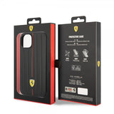 Ferrari iPhone 14 Plus Skal Embossed Stripes Röd