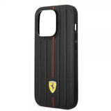 Ferrari iPhone 14 Pro Max Skal Embossed Stripes Röd
