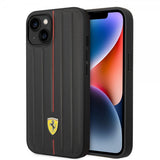 Ferrari iPhone 14 Skal Embossed Stripes Röd