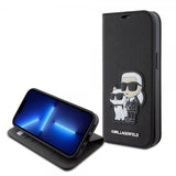 Karl Lagerfeld iPhone 15 Fodral NFT Karl & Choupette Patch Saffiano Svart