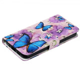 iPhone 15 Plus Fodral Motiv Lila Blommor Blåa Fjärilar