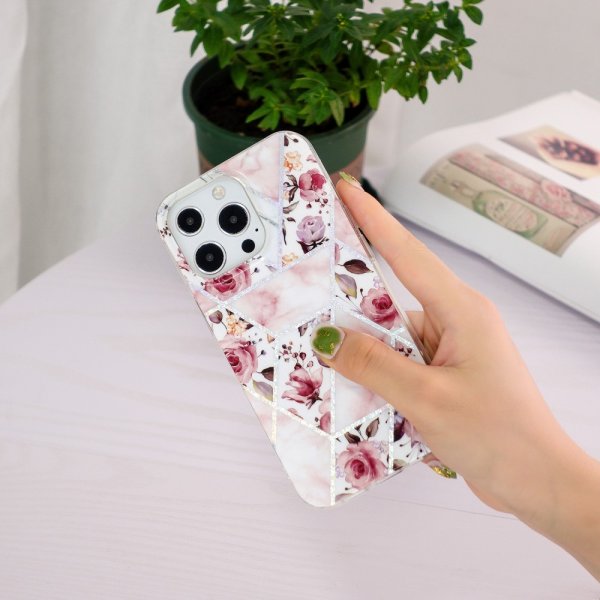 iPhone 15 Pro Skal Marmormönster Rosor Rosa