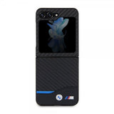 BMW Samsung Galaxy Z Flip 5 Skal Carbon Effect Metal Logo Svart