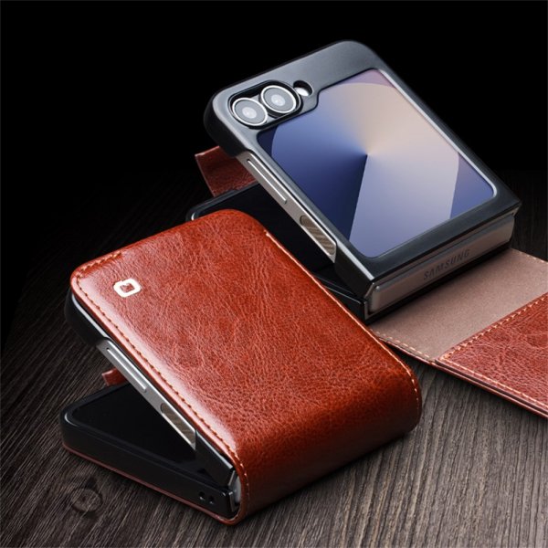 Qialino Samsung Galaxy Z Flip 6/Flip 7 FE Fodral Äkta Läder med Flärp Brun