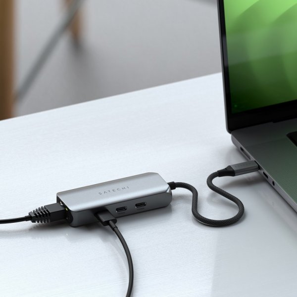 Satechi 4-i-1 USB-C-hubb med 2.5 Gigabit Ethernet